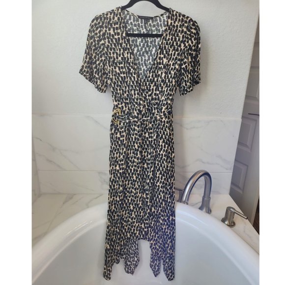 Banana Republic Dresses & Skirts - Banana Republic Patterned Wrap Dress with Pockets